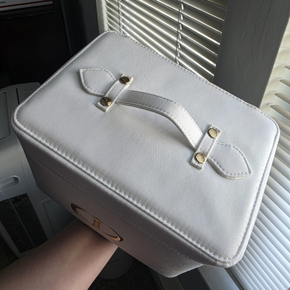 Dior Beauty White Vanity Bag Makeup Case With Mirror VIP PLATINUM GWP Dior Towel - Picture 4 of 11